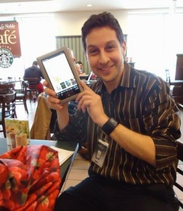 Salesman_demonstrating_Nook_tablet_in_a_Barnes_&_Noble_bookstore
