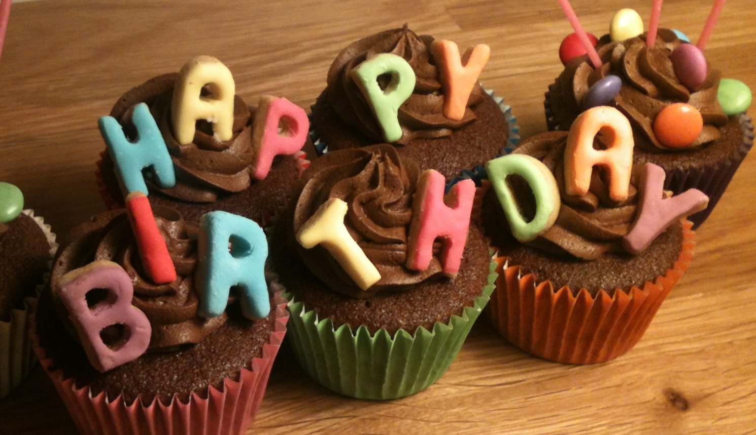 https://www.teleread.com/wp-content/uploads/2013/06/happy-birthday-cupcakes.jpg
